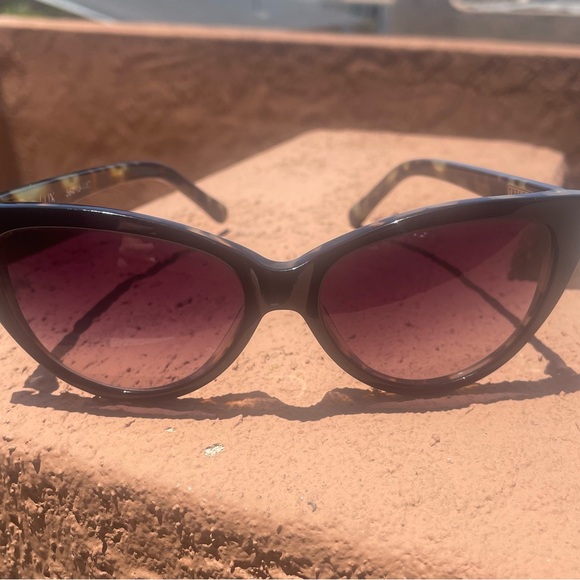 Tres Noir cat eye sunglasses. - Picture 6 of 6